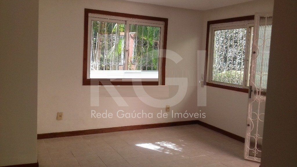 Casa com 350m², 3 dormitórios no bairro Santo Antônio em Porto Alegre para Comprar