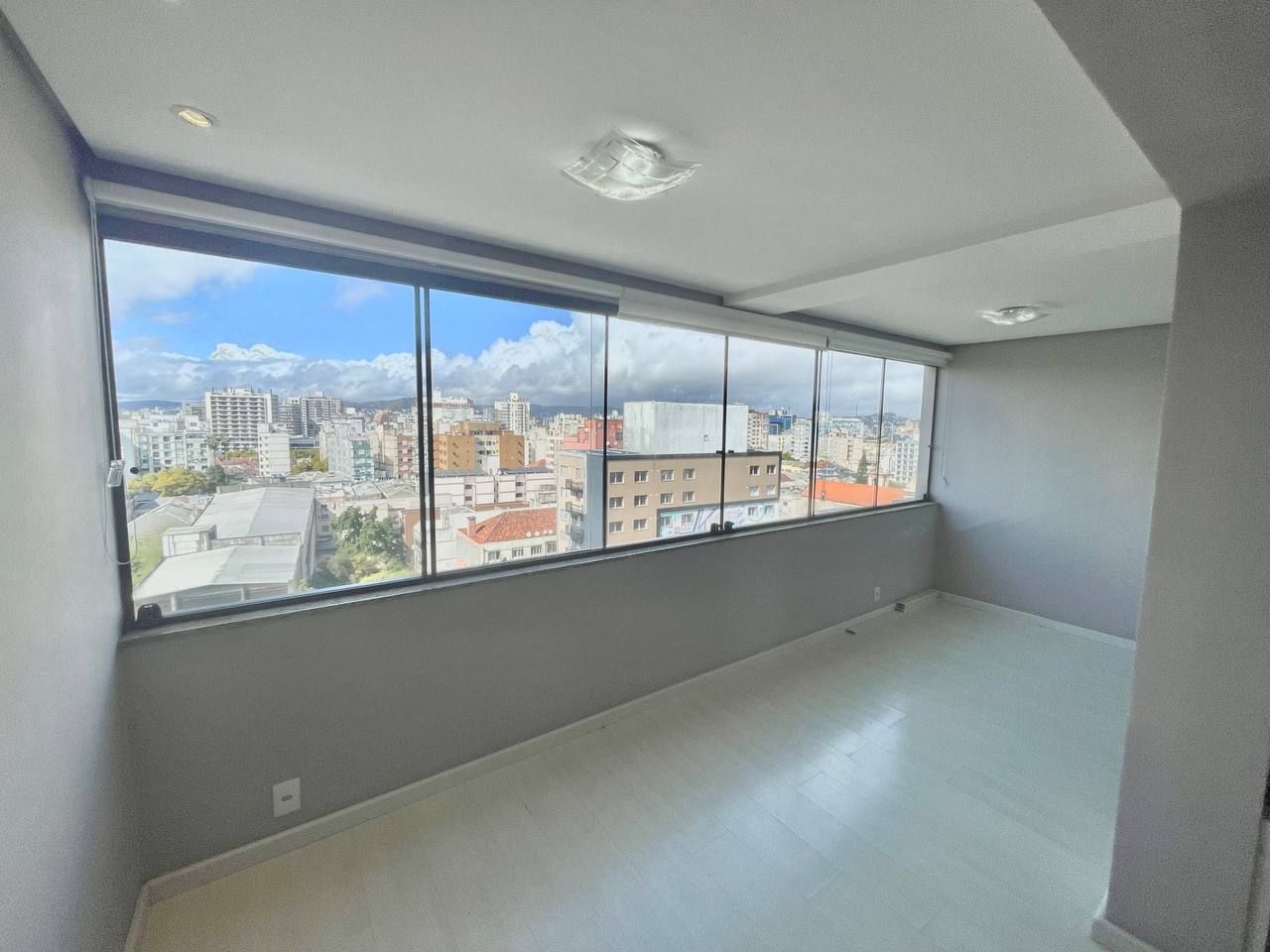 Apartamento à venda com 40m², 1 quarto, 1 vaga no bairro Centro Histórico em Porto Alegre