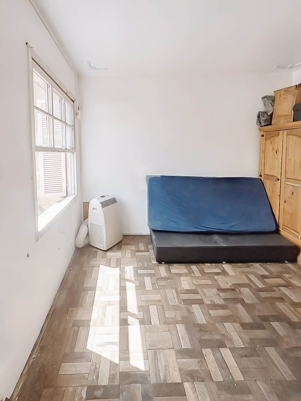 JK mobiliado à venda na Av. Azenha – Porto Alegre, pronto para morar