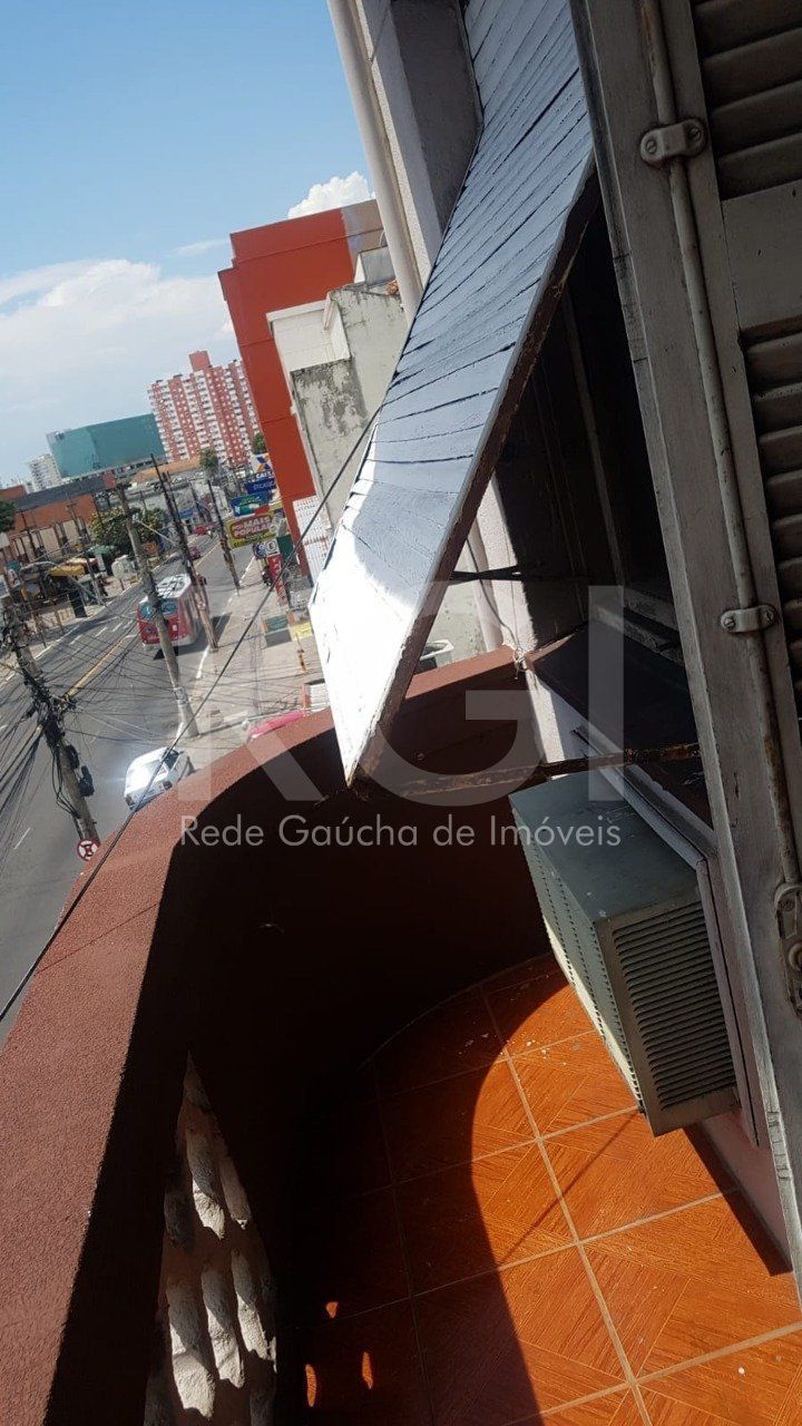 Apartamento com 112m², 3 dormitórios no bairro Azenha em Porto Alegre para Comprar