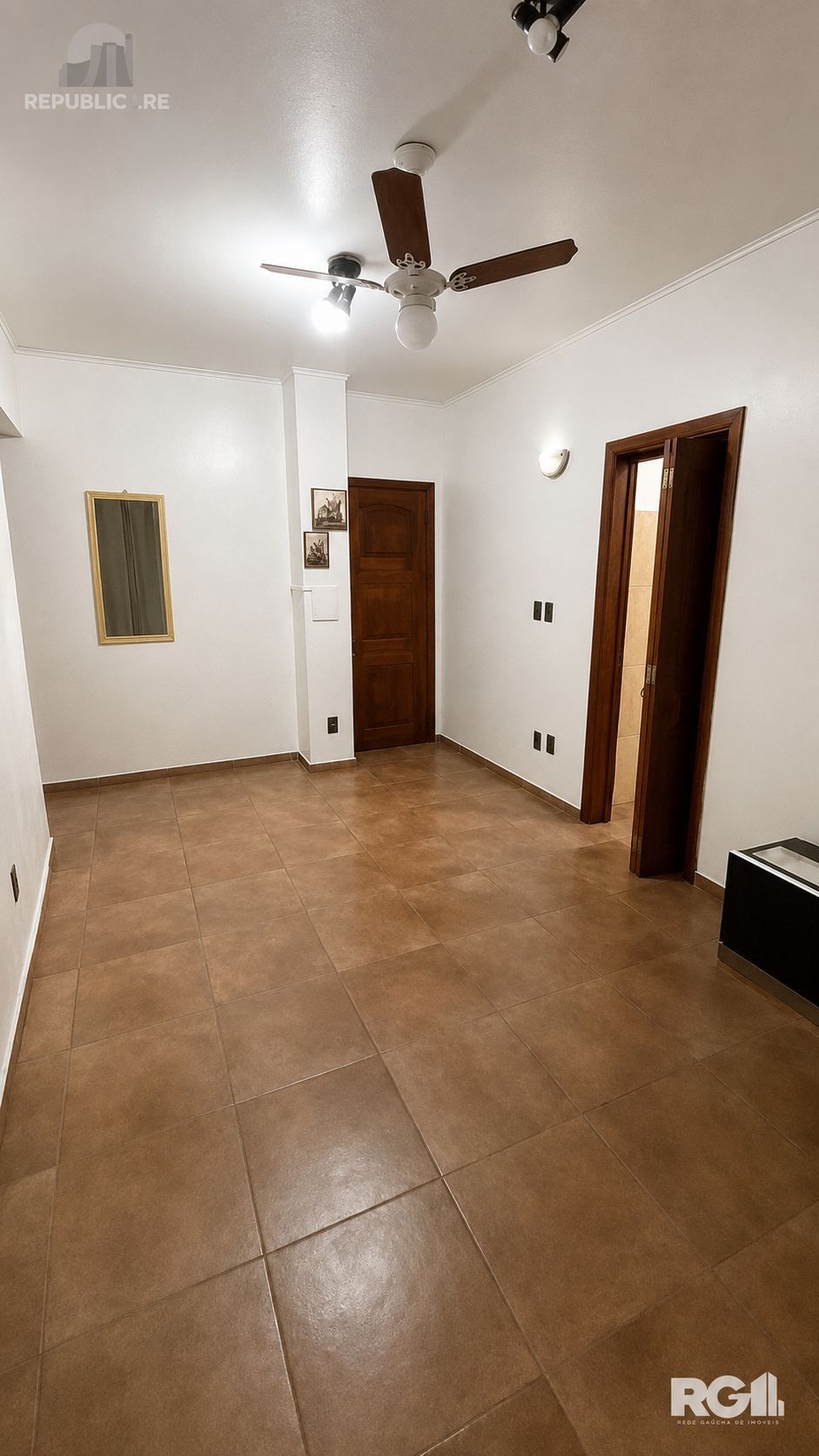 Apartamento semi mobiliado à venda no Centro Histórico de Porto Alegre