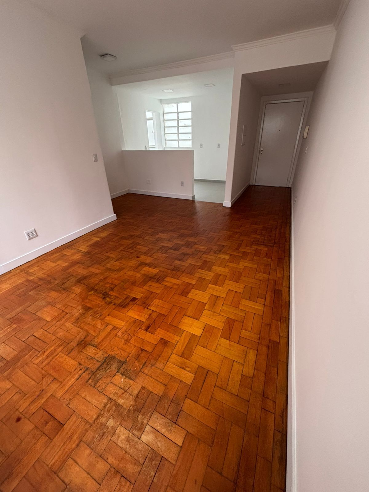 Apartamento à venda com 2 quartos, 75m² - Foto 2