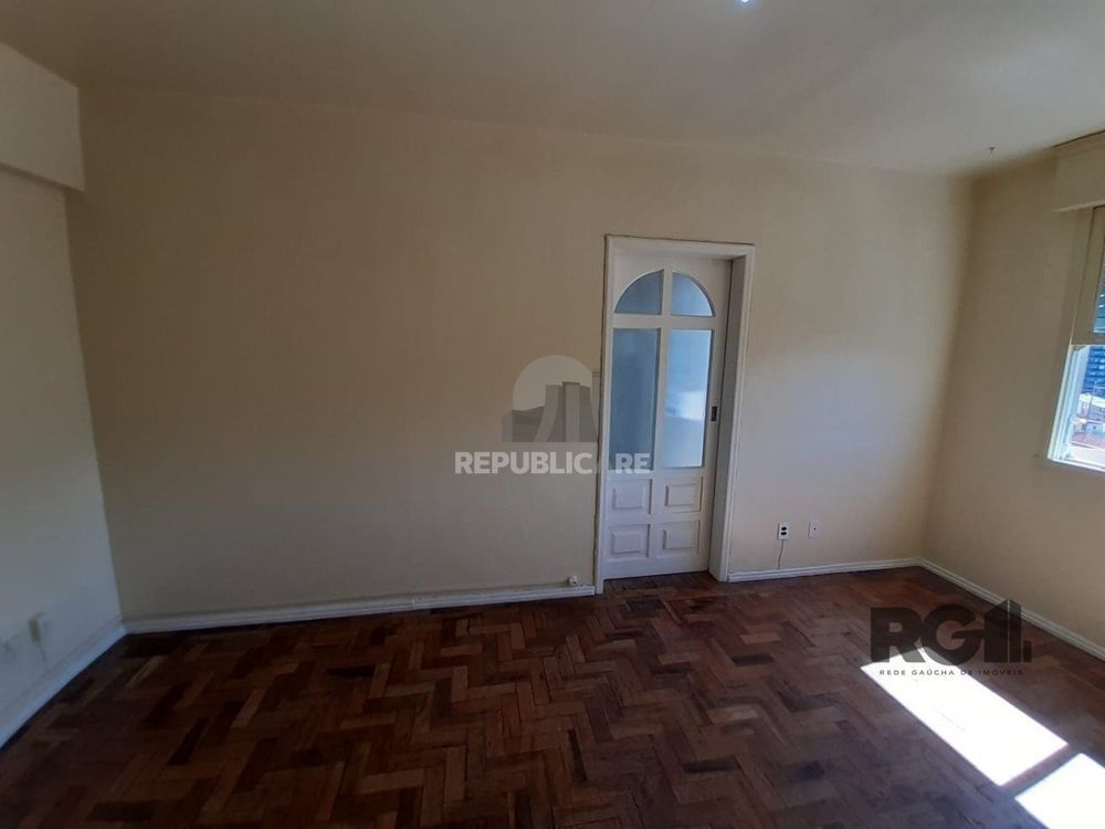 Apartamento à venda com 53m², 2 quartos, 1 vaga no bairro Santana em Porto Alegre