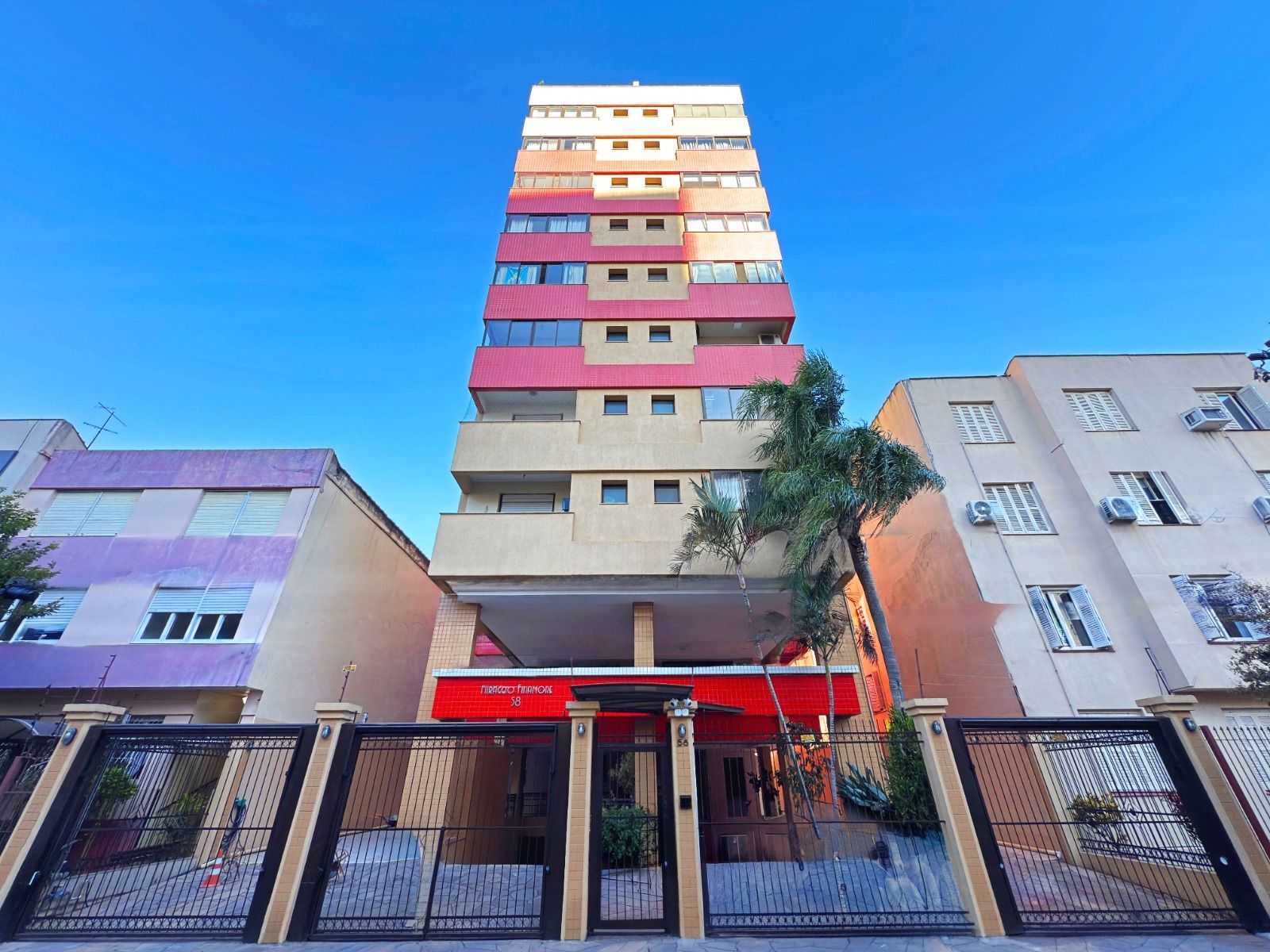 Apartamento de 3 dormitórios com duas vaga de garagem dupla, coberta.
