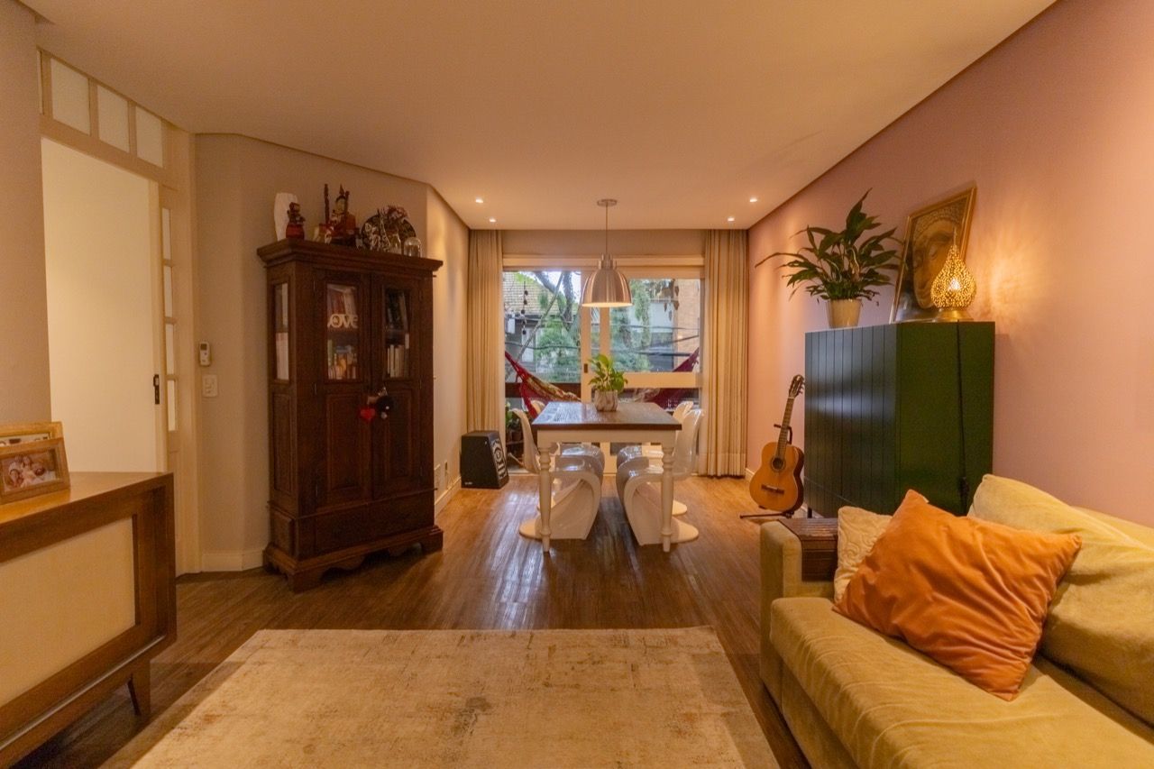 Apartamento 2 Dorm (1 Suíte) com 2 Banheiros, Vaga e Varanda – 87m² na Floresta