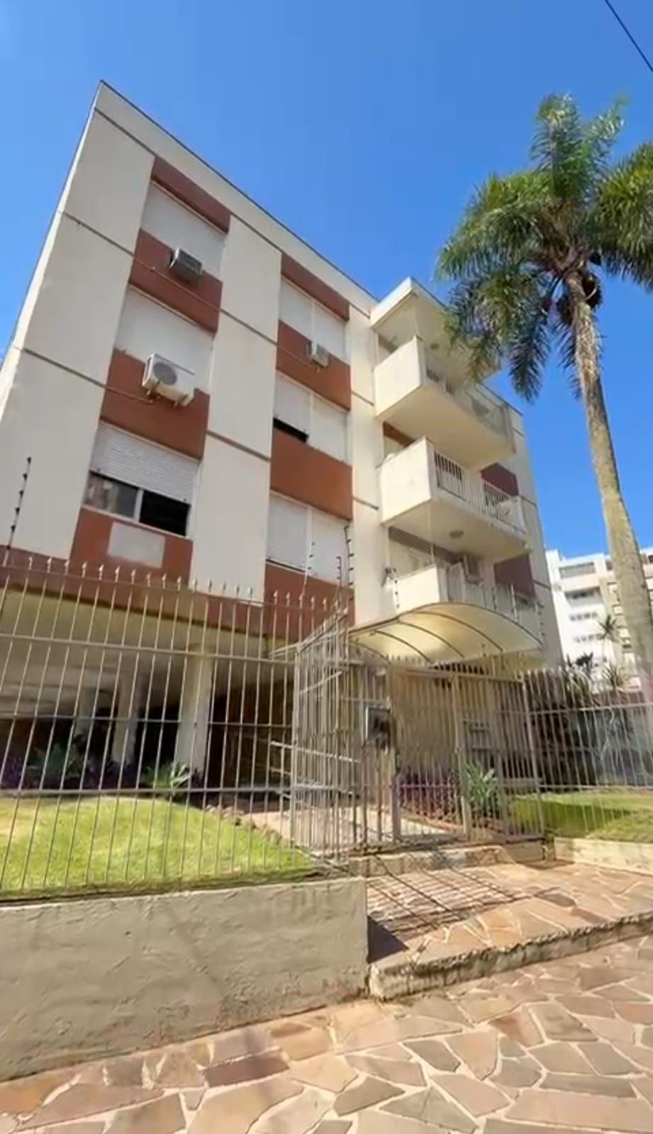 Apartamento, 2 dormitórios no bairro Menino Deus em Porto Alegre para Comprar