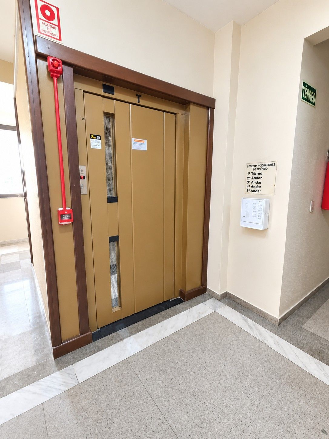 apartamento-prédio-com-elevador