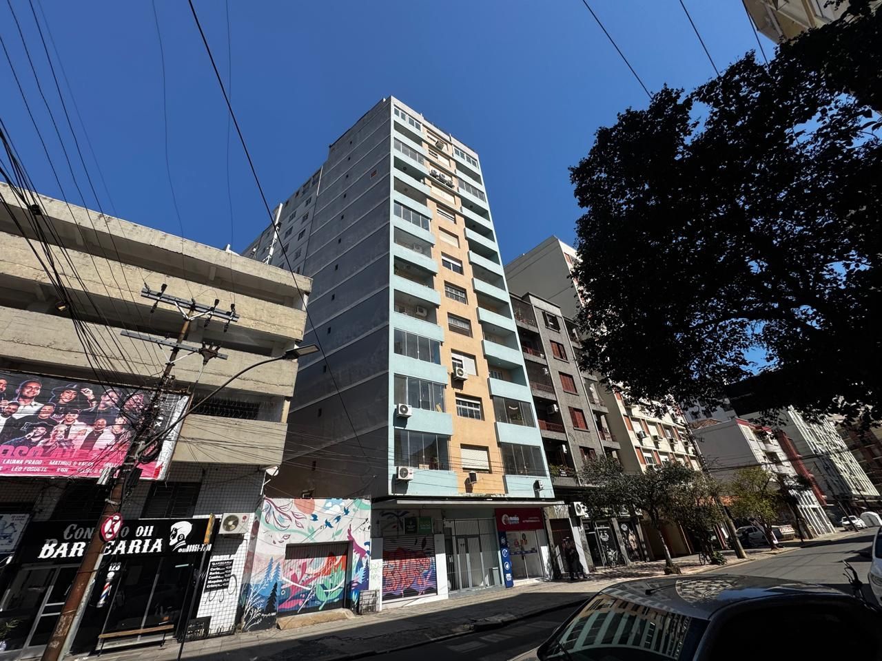 Apartamento de 2 dormitórios, fundos, andar alto.
