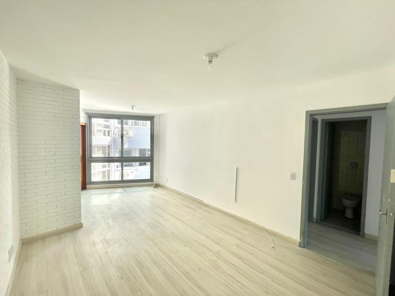 Apartamento-02Dormitorios-Garagem-Cidade-Baixa