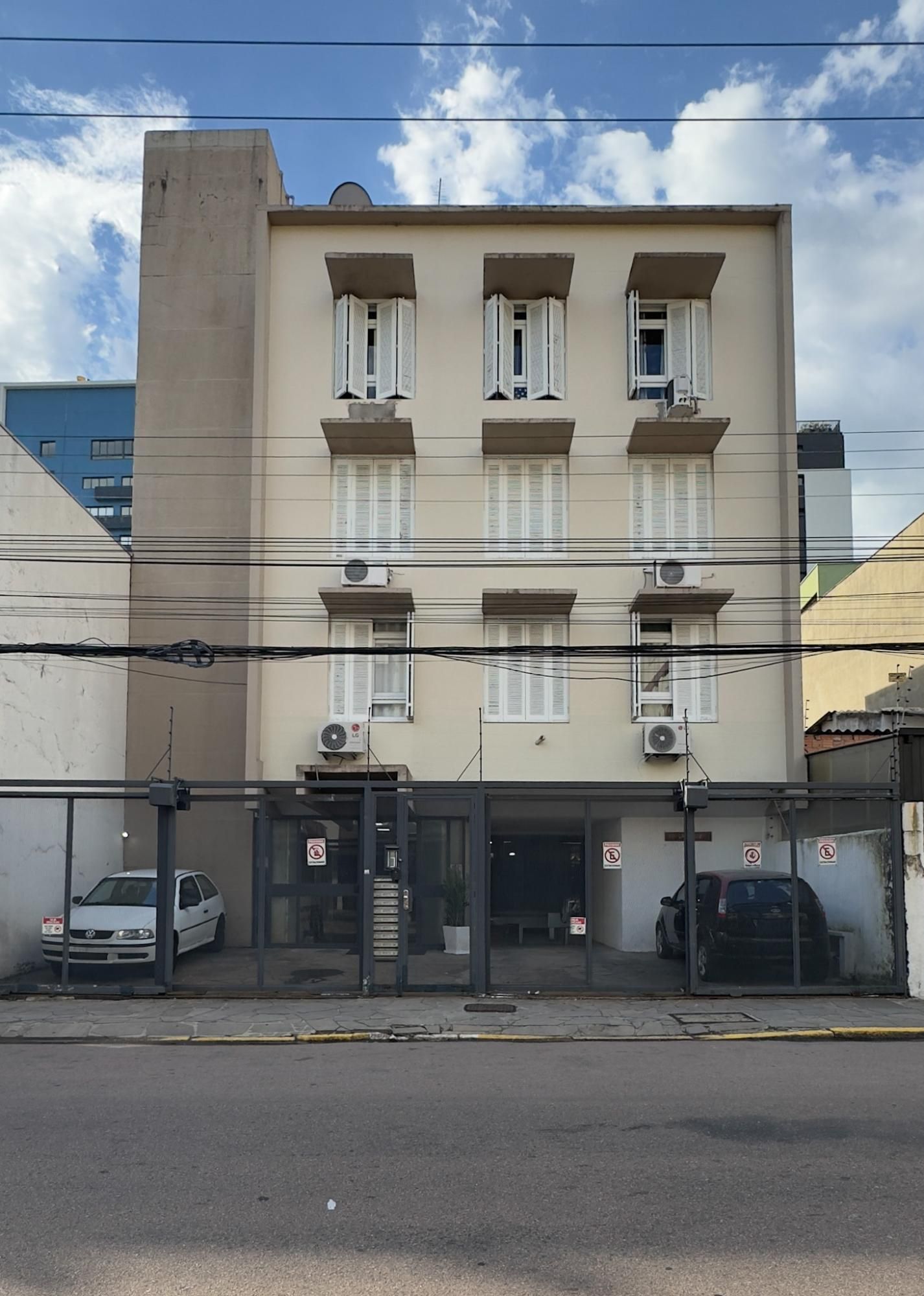 APARTAMENTO COM UMA VAGA DE GARAGEM - NA LUIZ AFONSO