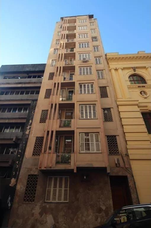 🔑 JK grande no Centro de Porto Alegre – oportunidade única para morar ou investir!
