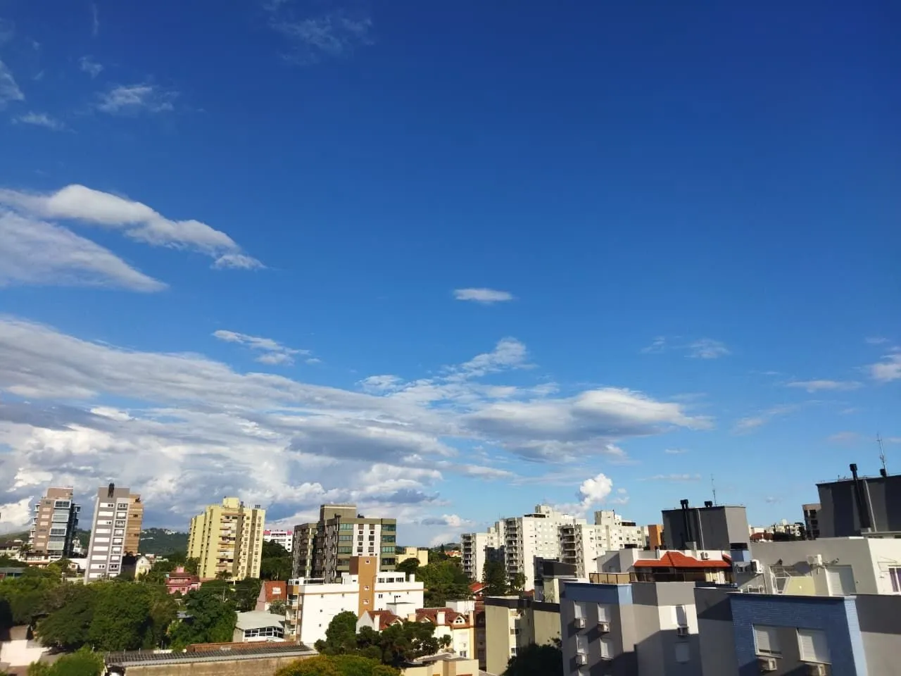 Apartamento à venda com 58m², 2 quartos, 1 suíte, 1 vaga no bairro Tristeza em Porto Alegre