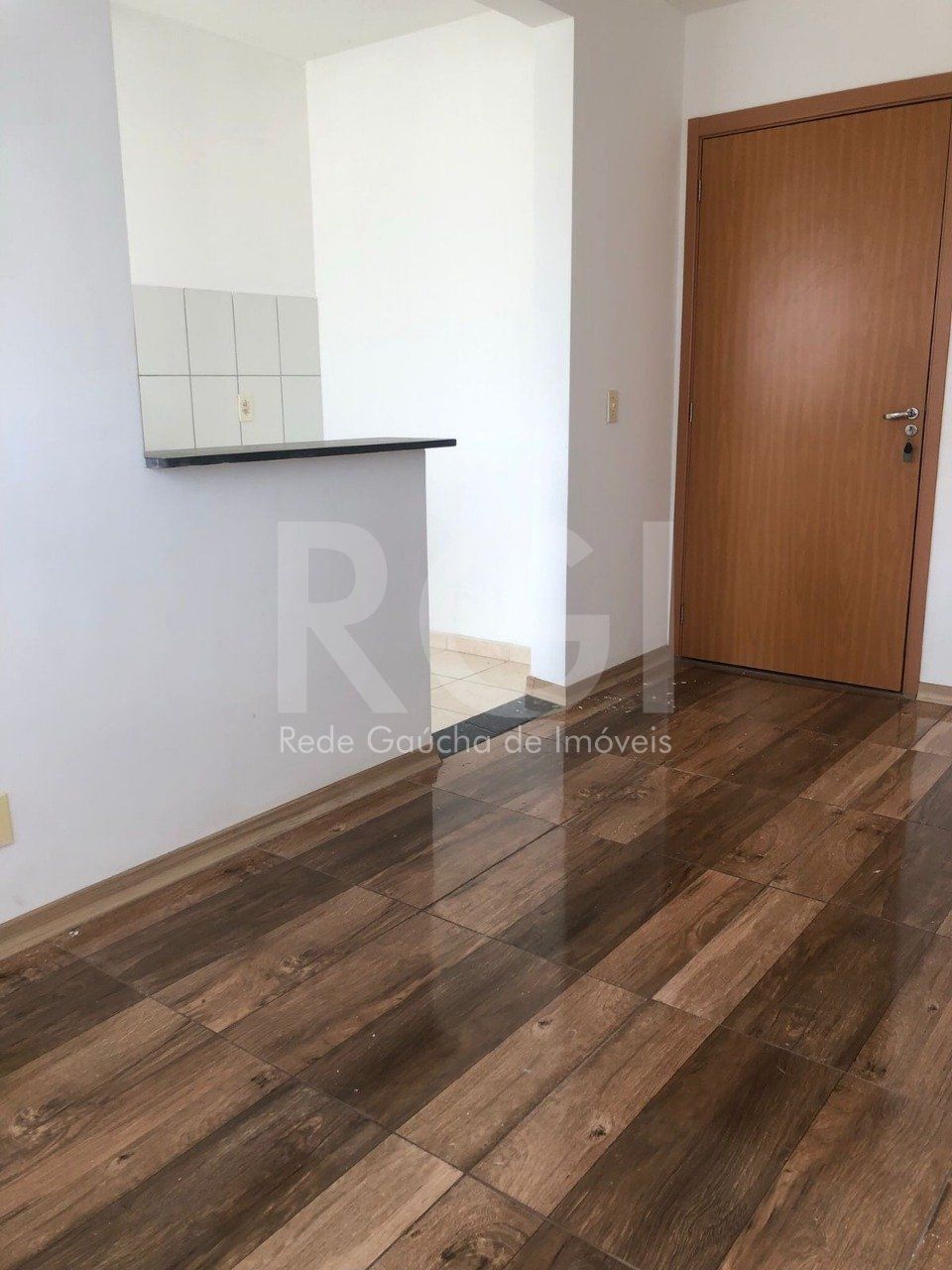 Apartamento com 2 quartos , 1 vaga em condominio fechado com portaria.