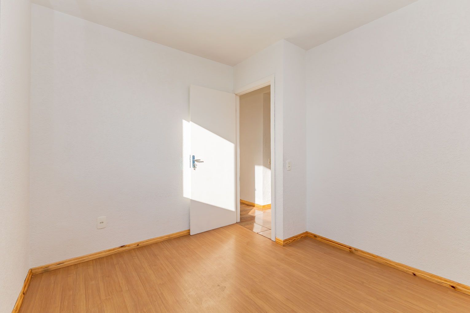 apartamento-dormitório-ensolarado