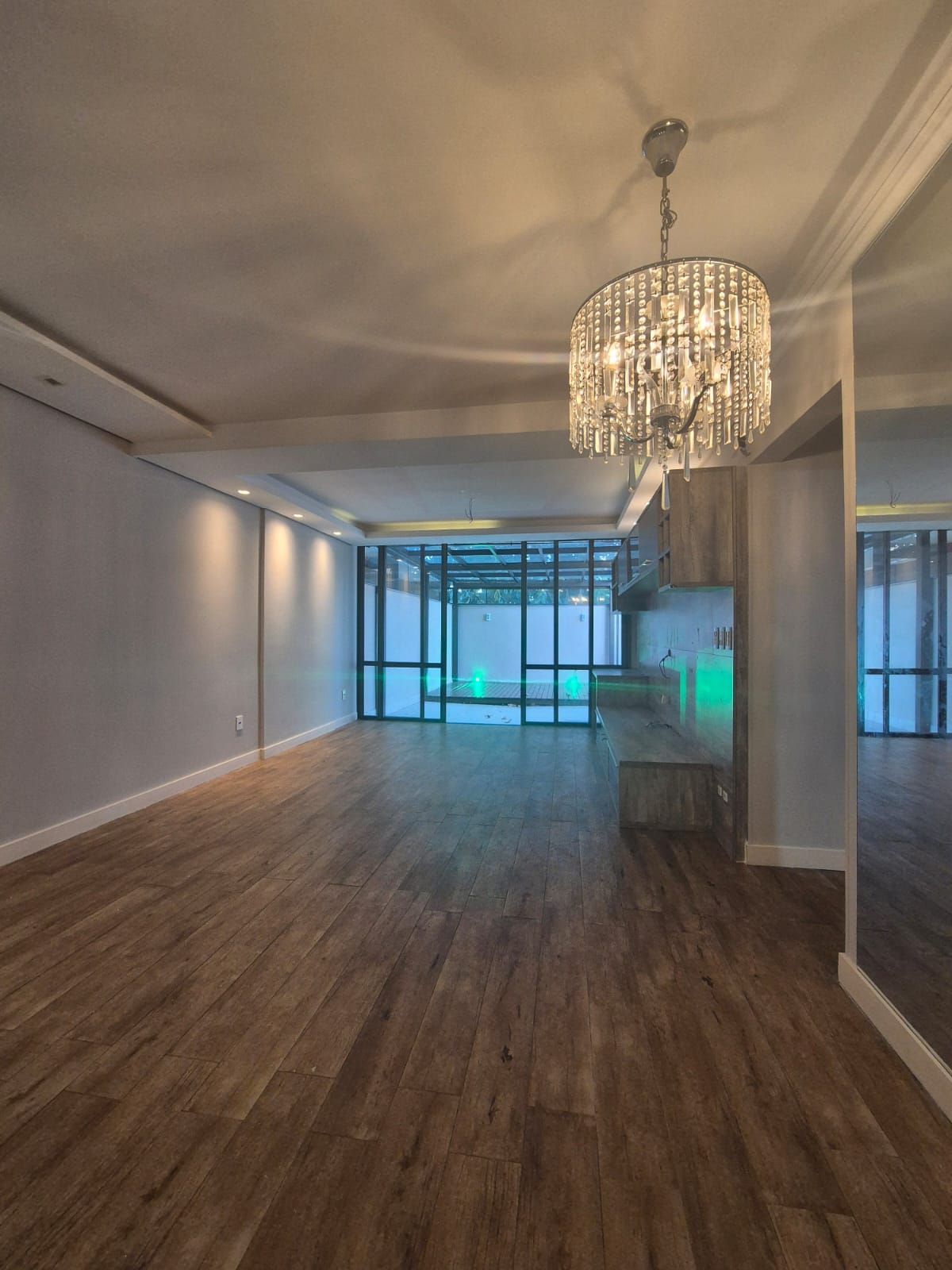 Apartamento 2 dormitórios 1 suíte 2 garagens