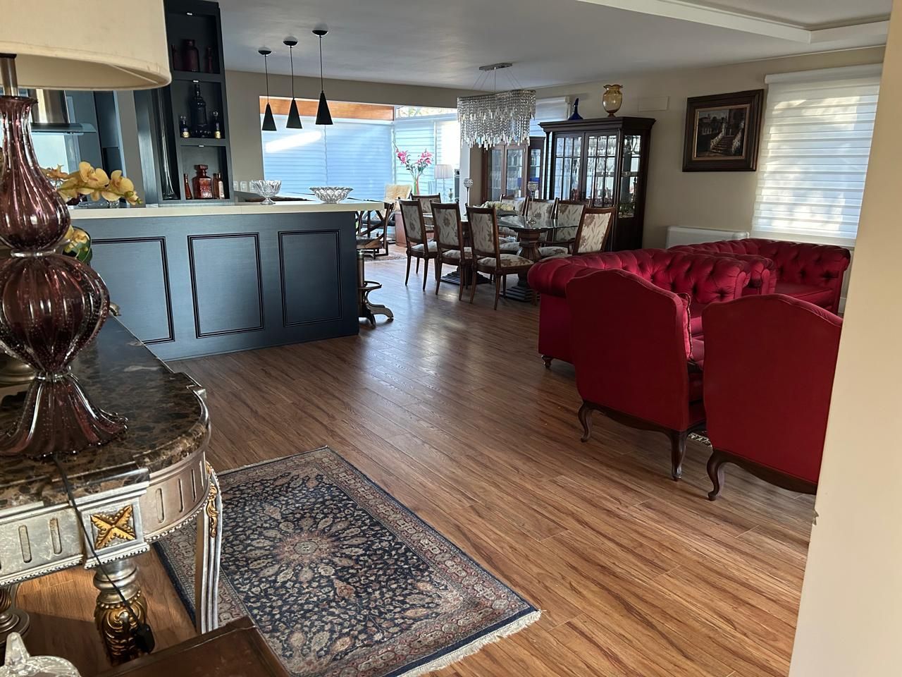 Vende-se luxuosa casa com 4 suítes e 430m² - Gramado