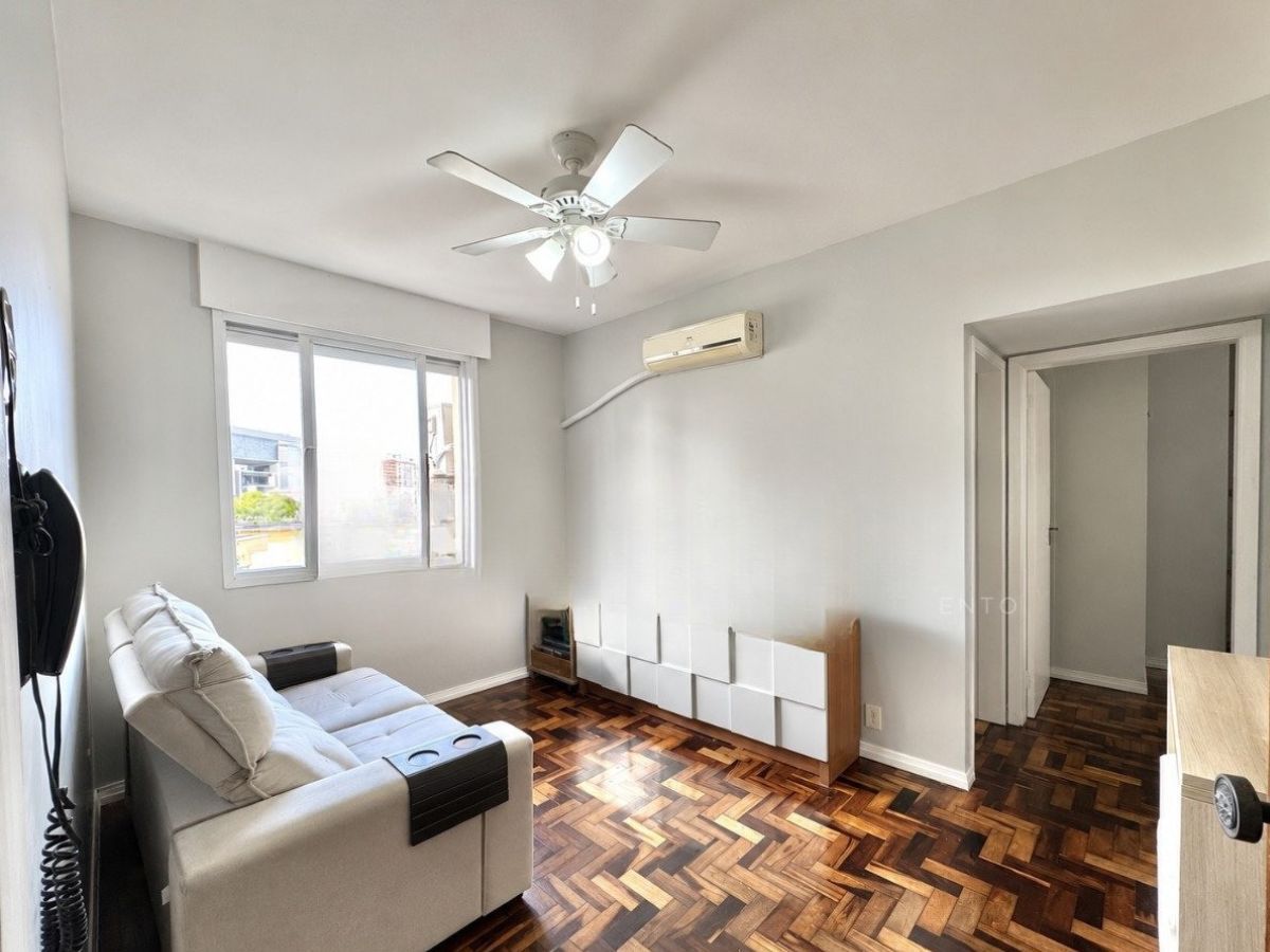 Apartamento com 53m², 2 dormitórios no bairro Passo da Areia em Porto Alegre para Comprar