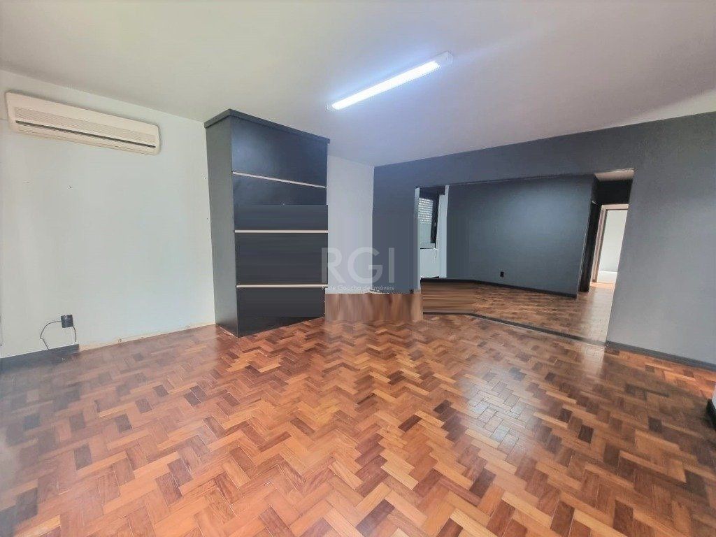 Casa à venda com 4 quartos, 301m² - Foto 1