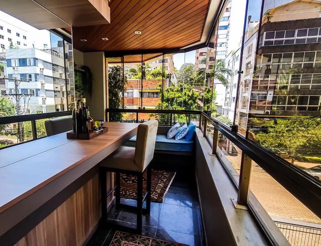 Vende-se apartamento com 3 quartos (1 suíte), 2 sacadas com churrasqueira, 132m² e 2 vagas - Auxiliadora
