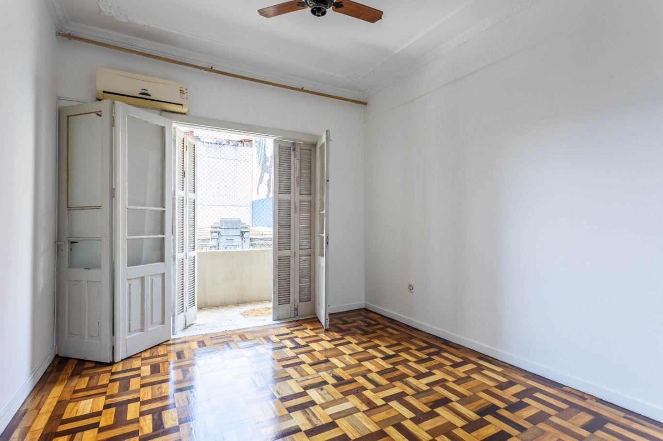 Apartamento à venda com 79m², 2 quartos, 1 suíte no bairro Centro Histórico em Porto Alegre