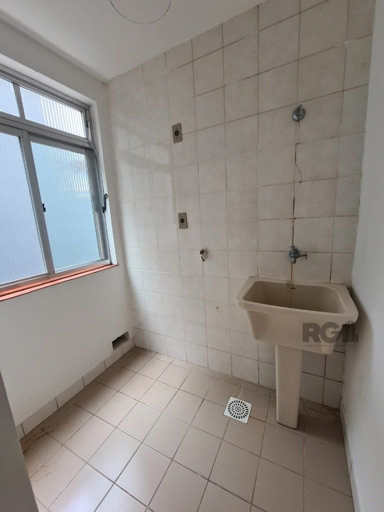 Vende-se apartamento 2 dorm 1 vaga desocupado - 60m² - Bairro Mont Serrat — foto 4