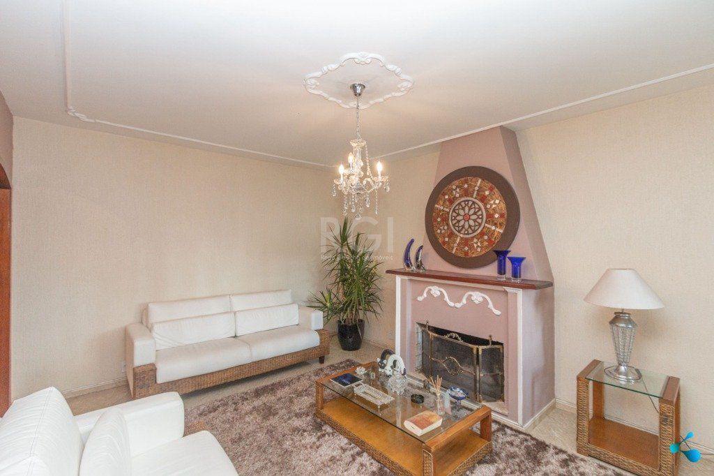 Casa à venda com 3 quartos, 240m² - Foto 2