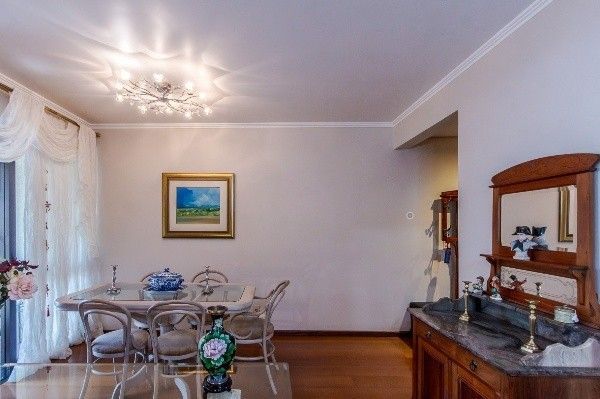 Vende-se excelente apartamento 3 quartos c/ suíte, 2 vagas, living com lareira, sacada e churrasqueira - 97m² - Auxiliadora