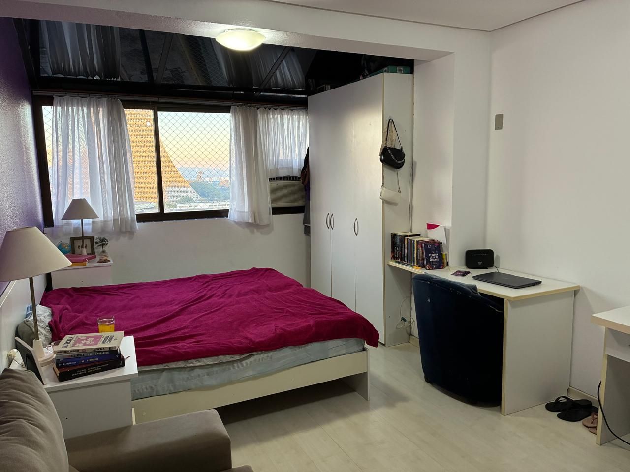Vende-se studio semimobiliado no Centro Histórico