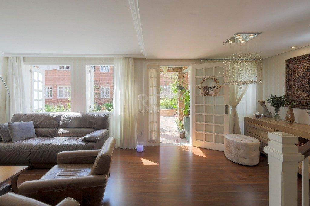 Casa de Condomínio à venda com 3 quartos, 193m² - Foto 1