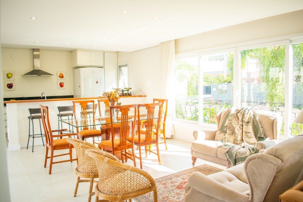 Casa à venda com 4 quartos, 243m² - Foto 2