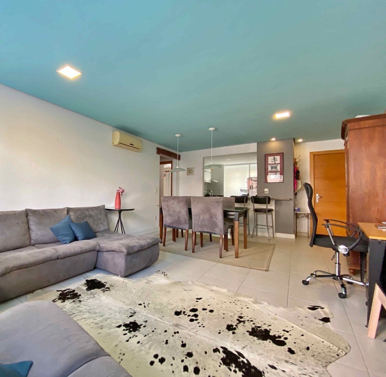Vende-se apartamento com 2 quartos(1 suíte), 81m² e 2 vagas - Rio Branco