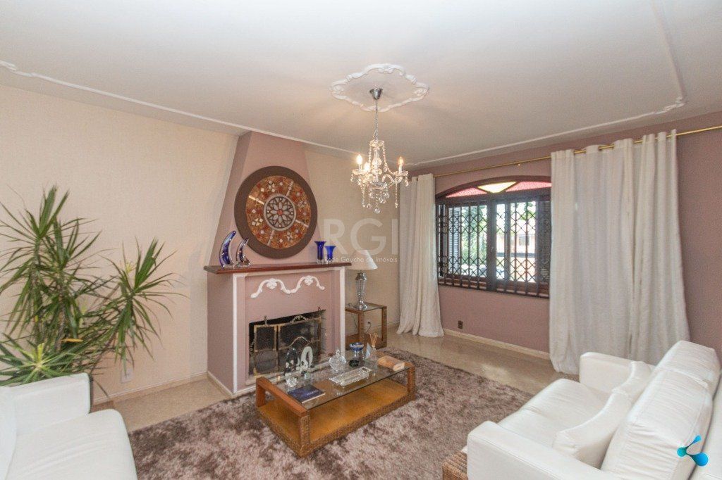 Casa à venda com 3 quartos, 240m² - Foto 1