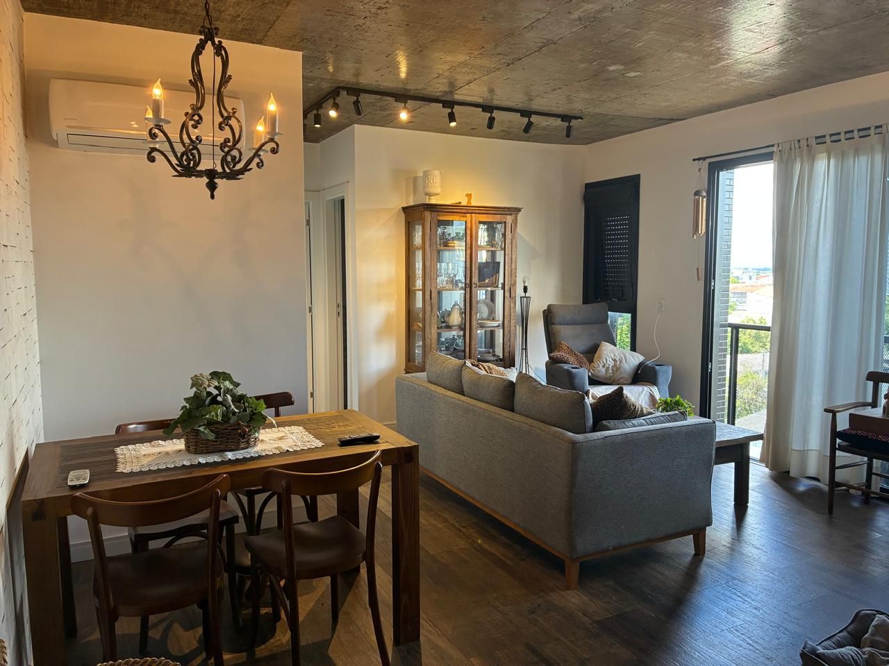 Apartamento com 79m², 2 dormitórios no bairro Passo da Areia em Porto Alegre para Comprar