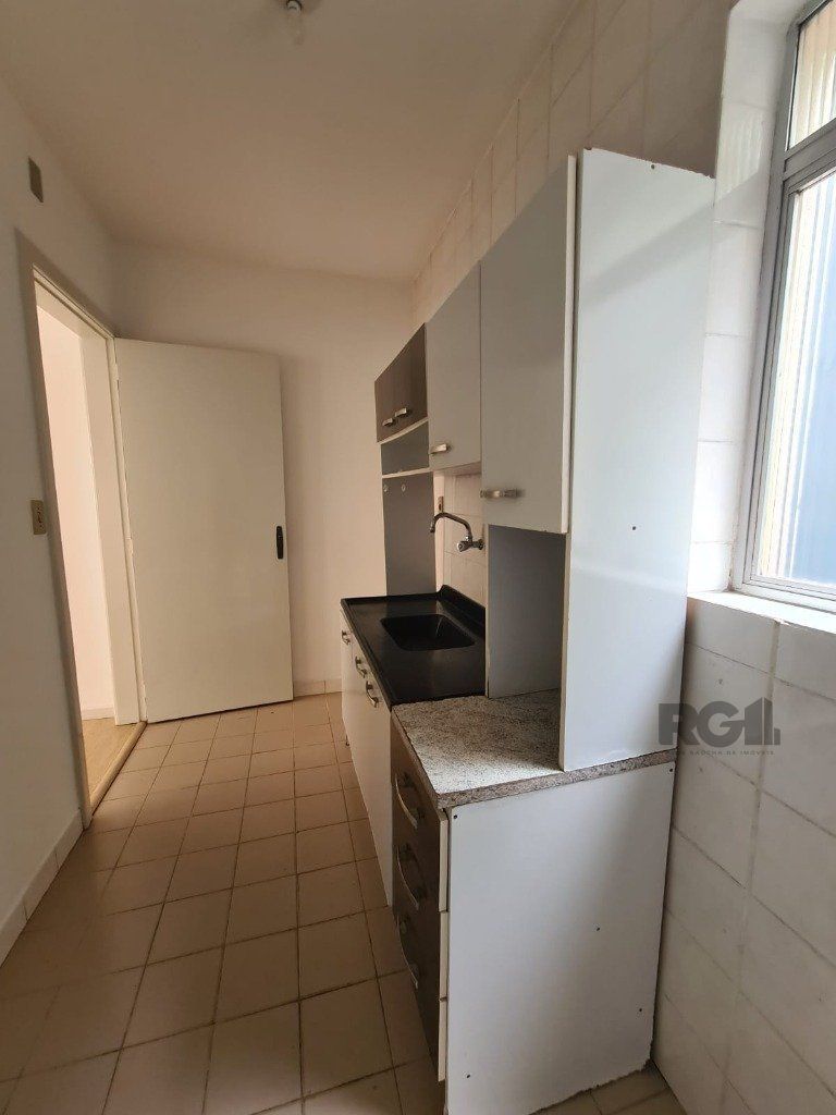 Vende-se apartamento 2 dorm 1 vaga desocupado - 60m² - Bairro Mont Serrat — foto 3