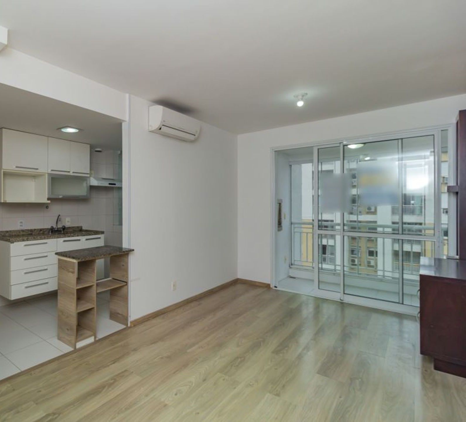 Vende-se apartamento com 2 quartos (1 suíte), 62m² e 1 vaga – Vila Ipiranga