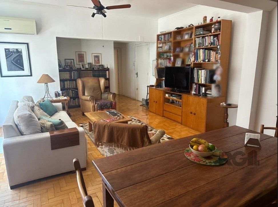 Apartamento à venda com 110m², 3 quartos, 1 suíte, 1 vaga no bairro Floresta em Porto Alegre