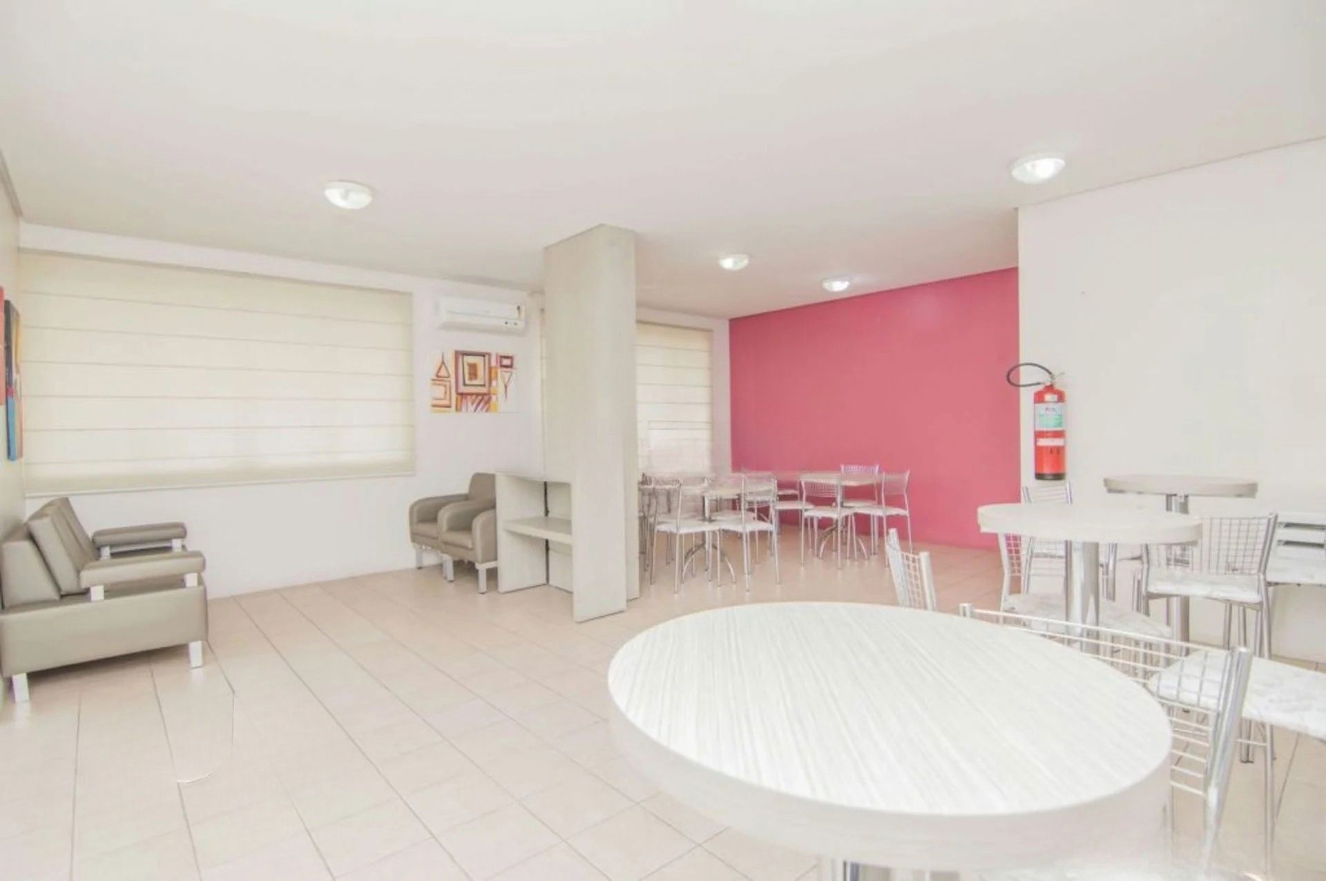 Vende-se apartamento com 2 quartos e 1 vaga – Chácara das Pedras