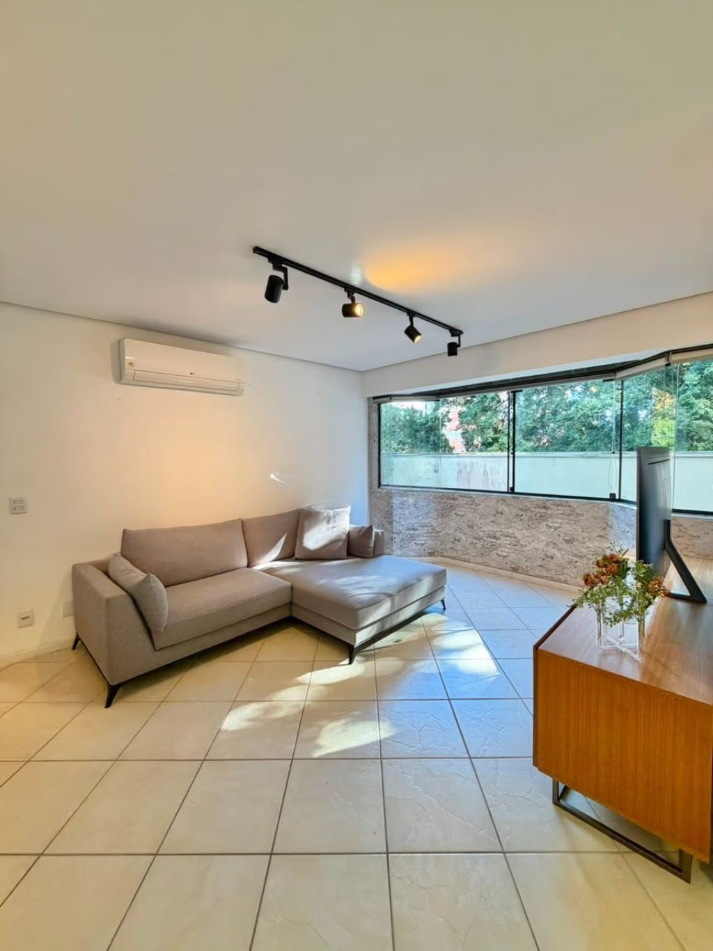 Vende-se apartamento com 1 quarto, 64,90m² e 1 vaga – Auxiliadora