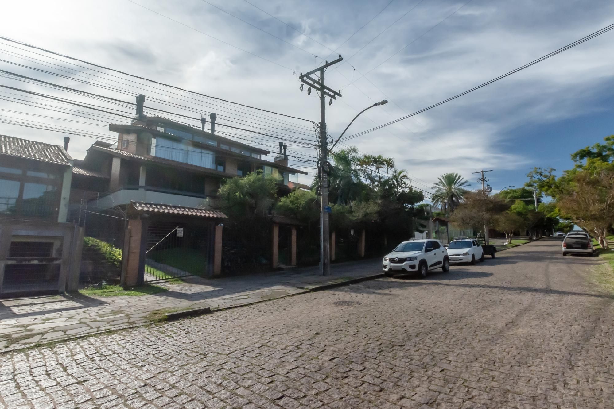 VENDA AMPLO APARTAMENTO RUA CALMA