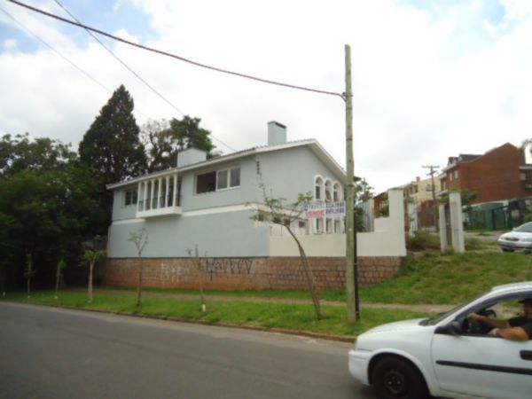 Casa à venda com 4 quartos, 350m², 1 suíte, 4 vagas, Avenida General Barreto Viana no bairro Chácara das Pedras em Porto Alegre