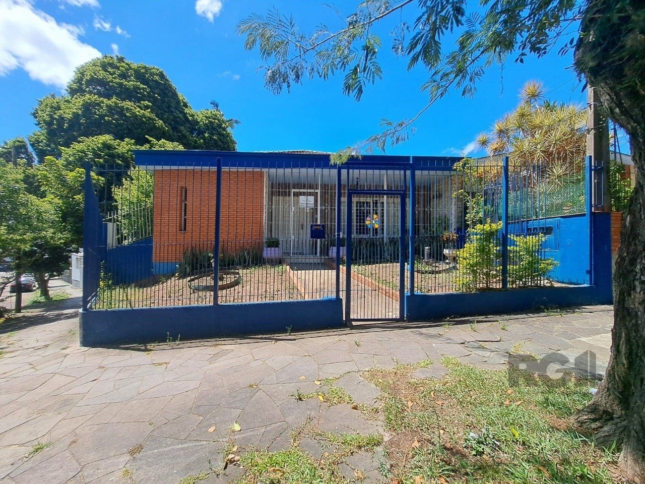Casa à venda com 5 quartos, 330m², 2 suítes, 3 vagas, Rua Gaston Englert no bairro Vila Ipiranga em Porto Alegre