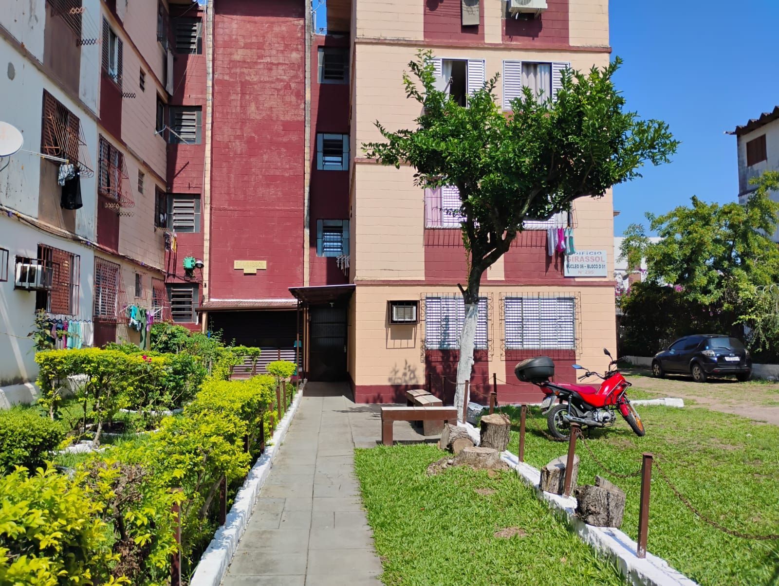 Apartamento com 53m², 2 dormitórios no bairro Rubem Berta em Porto Alegre para Comprar