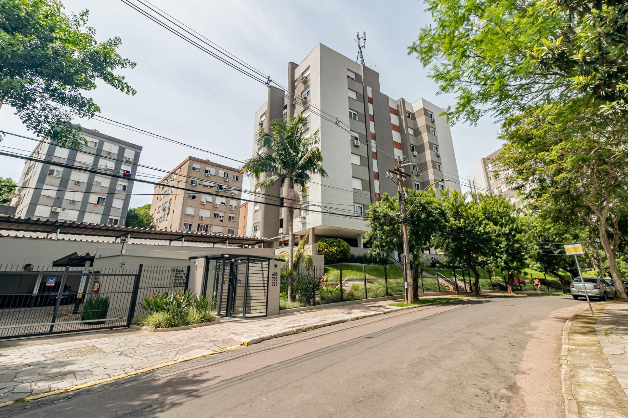 Apartamento com 88m², 3 dormitórios no bairro Passo da Areia em Porto Alegre para Comprar