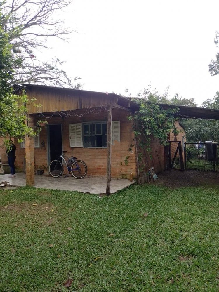 Casa com 3 dormitórios no bairro Restinga
