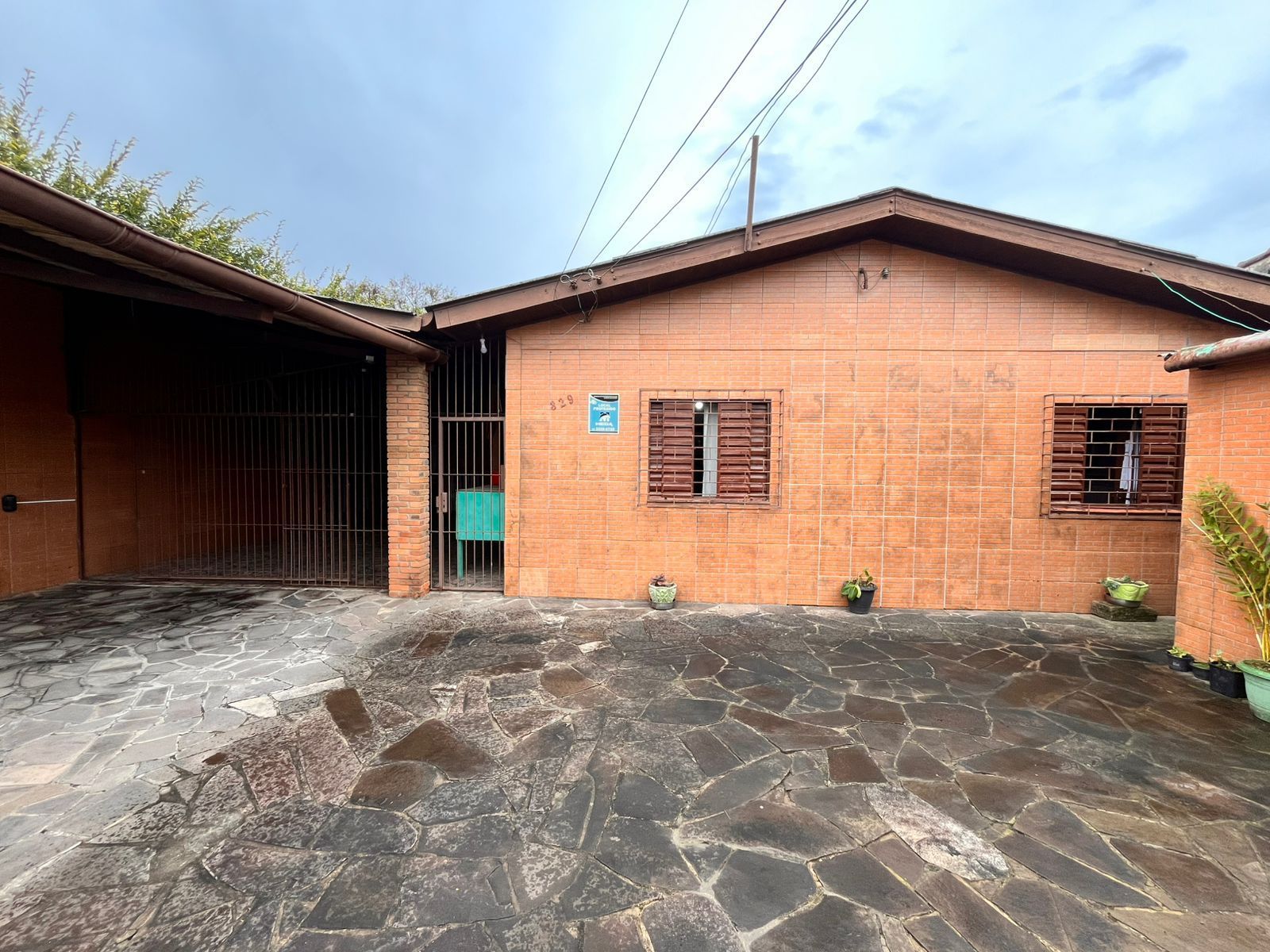 Casa à venda com 3 quartos, 60m² - Foto 1
