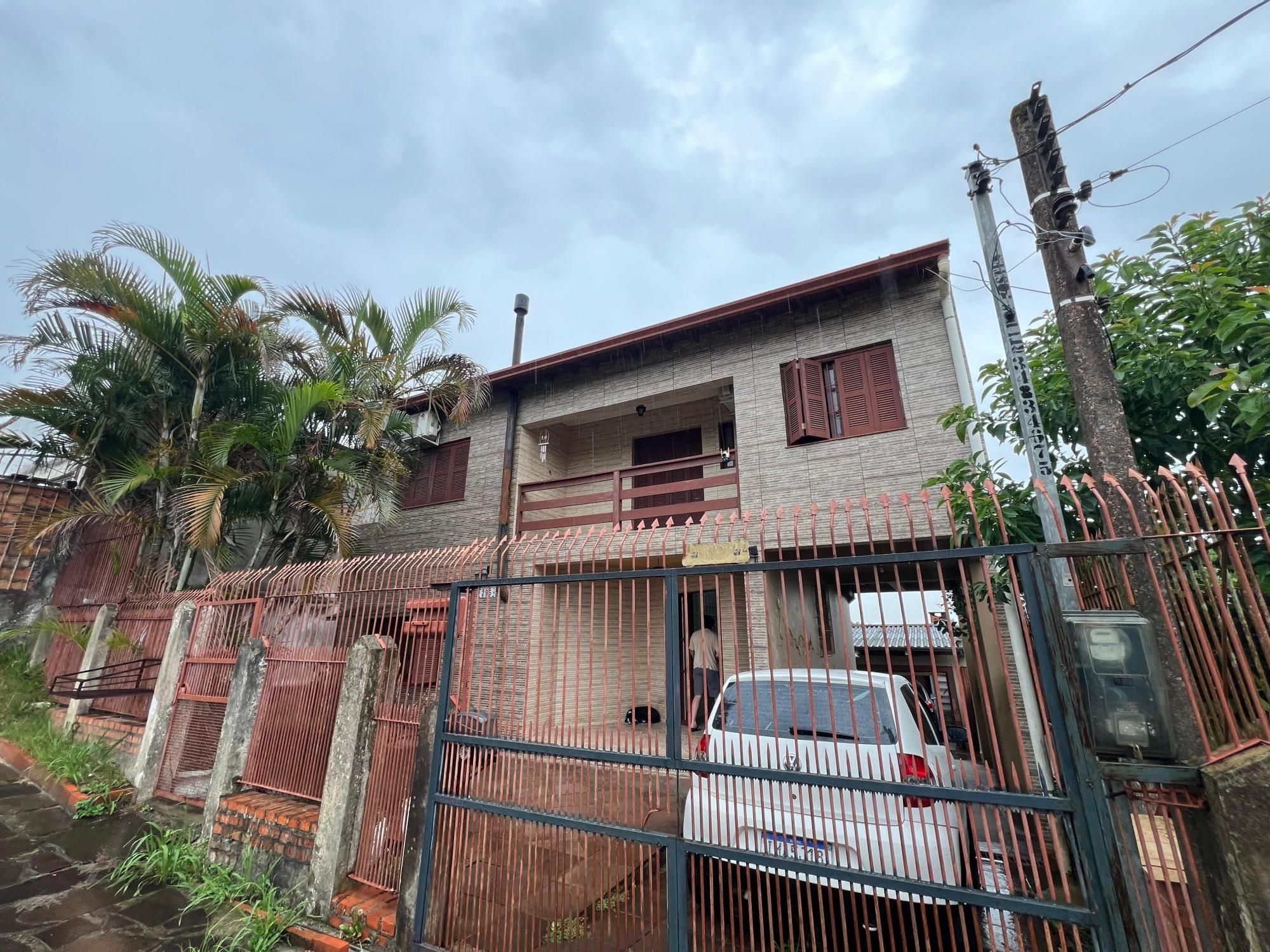 Casa Residencial Semimobiliada com 2 Suítes e Piscina em Viamão, RS