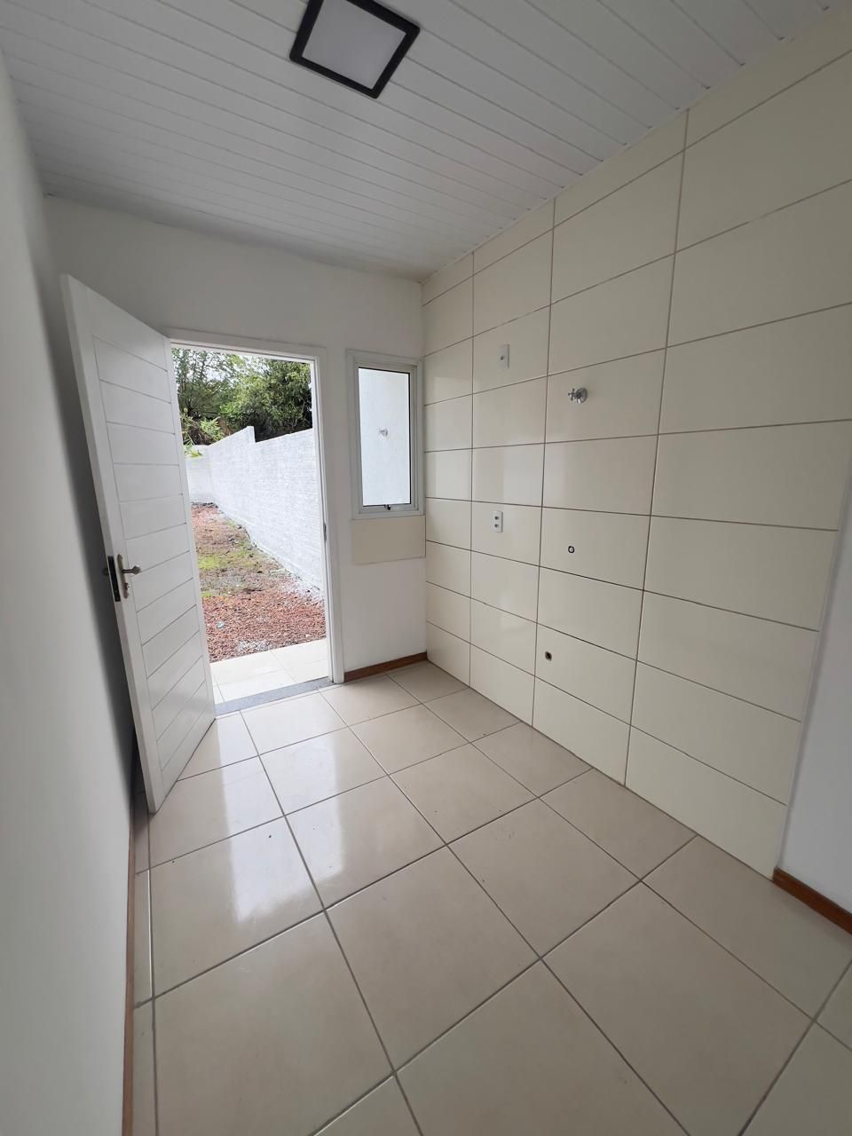 Casa à venda com 2 quartos, 61m² - Foto 5