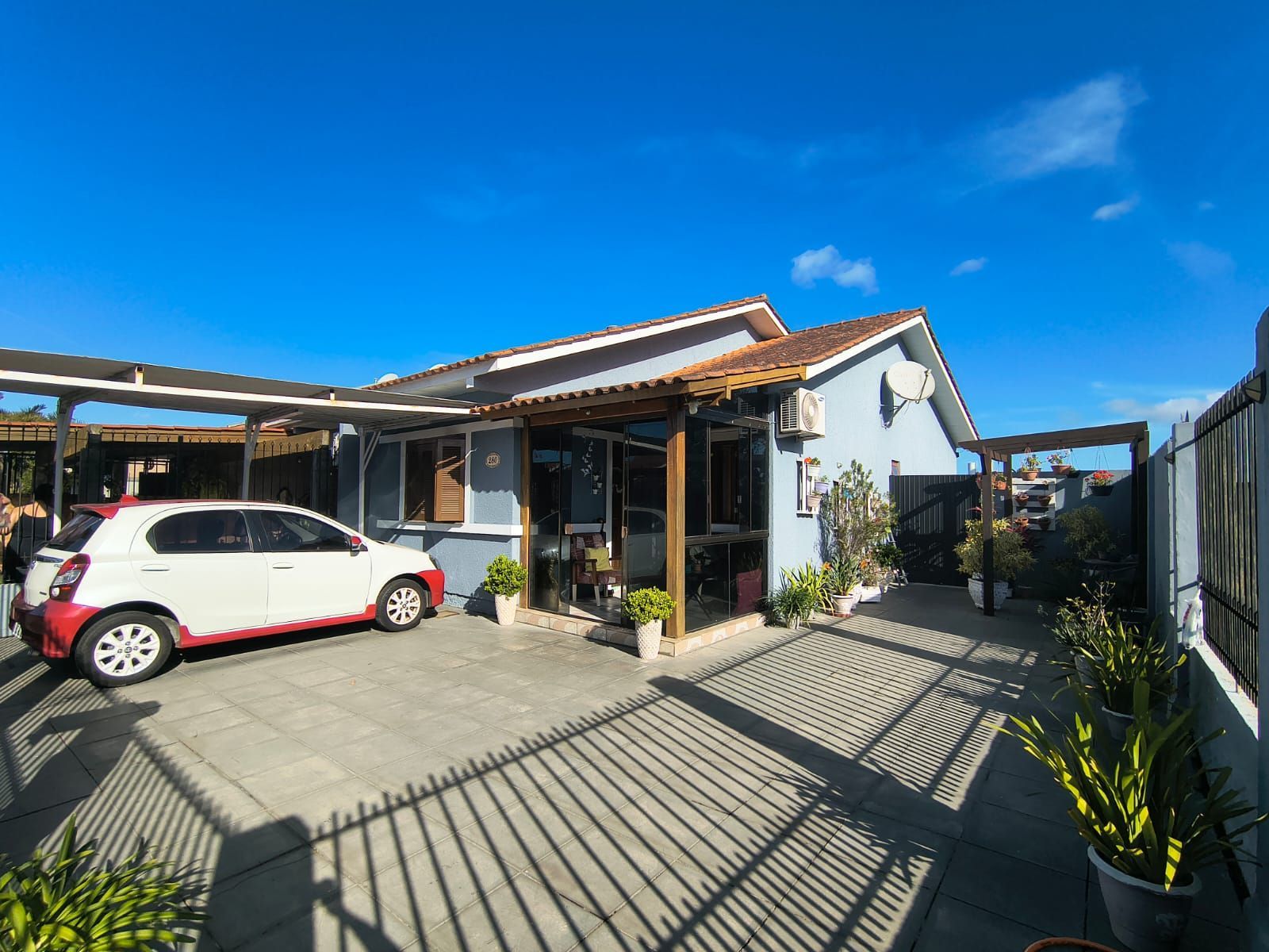 Casa à venda com 3 quartos, 57m² - Foto 1