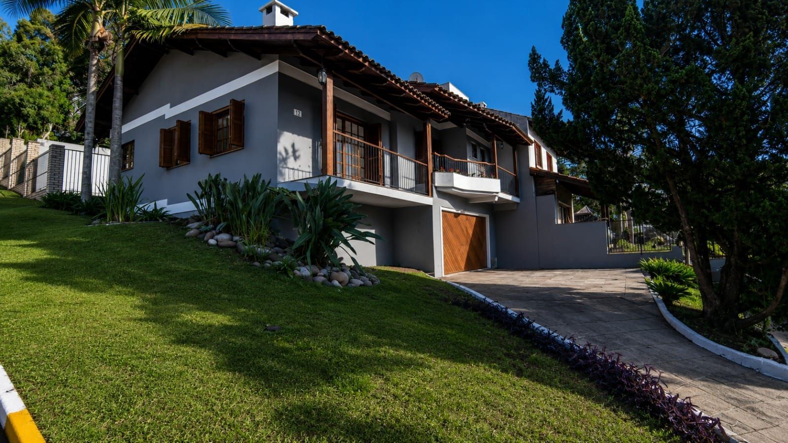 Residência em Condomínio Cantegril – 3 Dormitórios, Suíte, Piscina e Espaço Gourmet | Viamão/RS