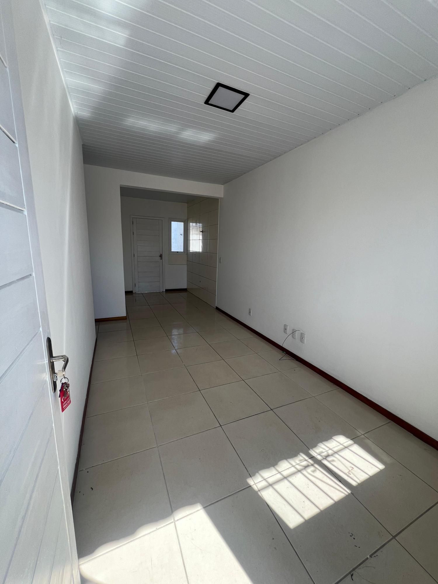 Casa à venda com 2 quartos, 61m² - Foto 3